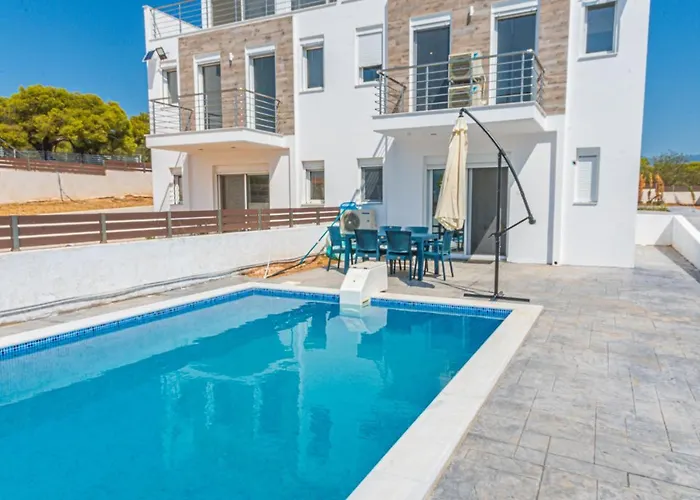 Modern, Cheerful & Dream Catching Villa In Corinth