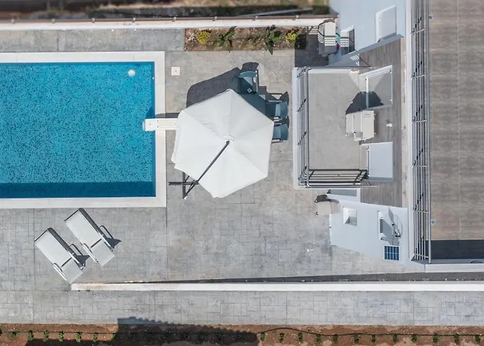 Modern, Cheerful & Dream Catching Villa In Corinth