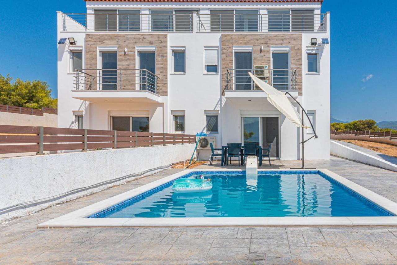 Modern, Cheerful & Dream Catching In Corinth Villa