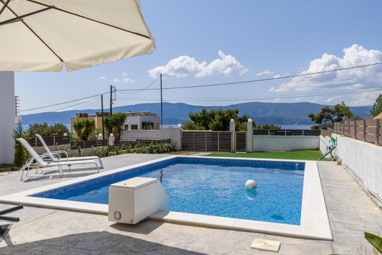 Modern, Cheerful & Dream Catching In Corinth